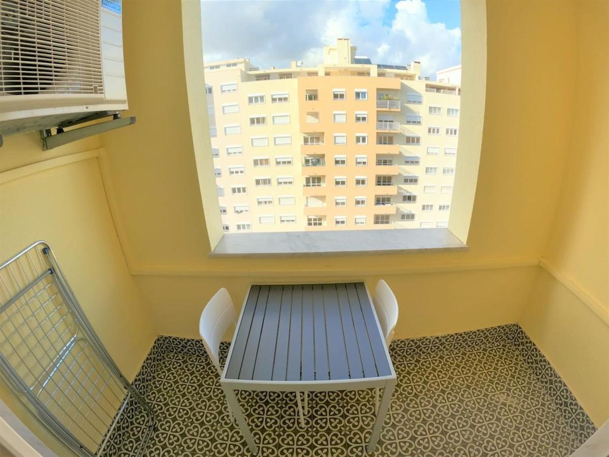 Carnaxide Modern T1 Apartment W Balcony In Carnaxide Oeiras Lisbon Kültér fotó
